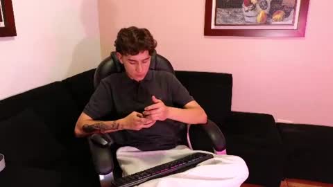 Derek online show from 06-12-26, 01:59