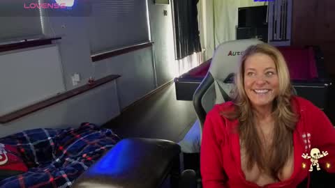 Snapshot of derrick_and_brittany chatting on 09-20-25, 04:52 Derrick 52 and Brittany 50 online show from 09-20-25, 04:52