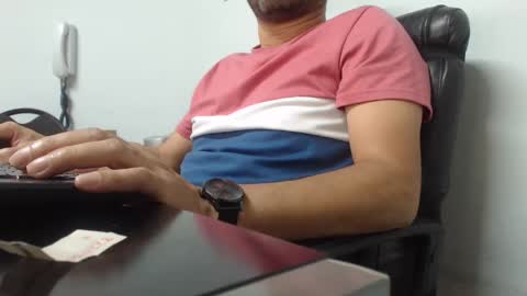 Snapshot of derrik_ chatting on 12-17-24, 10:12 online show from 12-17-24, 10:12