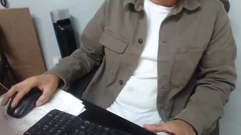 Snapshot of derrik_ chatting on 01-03-25, 12:08 online show from 01-03-25, 12:08