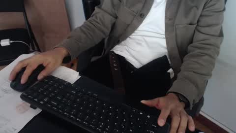 Snapshot of derrik_ chatting on 01-03-25, 04:06 online show from 01-03-25, 04:06