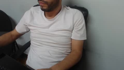 Snapshot of derrik_ chatting on 03-02-25, 02:21 online show from 03-02-25, 02:21