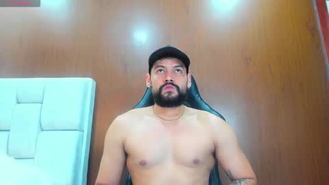 Snapshot of derrybigger_cm chatting on 03-22-26, 08:01 DerryBigger CM online show from 03-22-26, 08:01