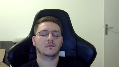 Snapshot of dervechi chatting on 10-13-25, 04:18 dervechi online show from 10-13-25, 04:18