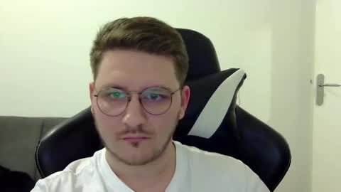 Snapshot of dervechi chatting on 11-28-25, 07:49 dervechi online show from 11-28-25, 07:49