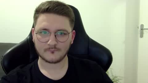 Snapshot of dervechi chatting on 12-13-25, 08:36 dervechi online show from 12-13-25, 08:36