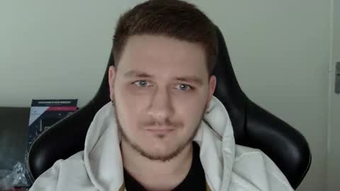 Snapshot of dervechi chatting on 12-17-25, 01:17 dervechi online show from 12-17-25, 01:17