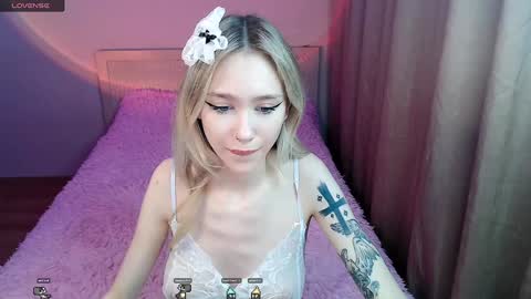 Snapshot of des_ch chatting on 02-06-25, 07:18 Ari online show from 02-06-25, 07:18