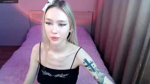 Snapshot of des_ch chatting on 02-10-25, 07:28 Ari online show from 02-10-25, 07:28