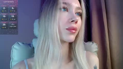 Snapshot of des_ch chatting on 10-30-25, 05:35 Ari online show from 10-30-25, 05:35