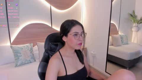 Snapshot of desireee_ chatting on 12-18-25, 11:49 desire online show from 12-18-25, 11:49