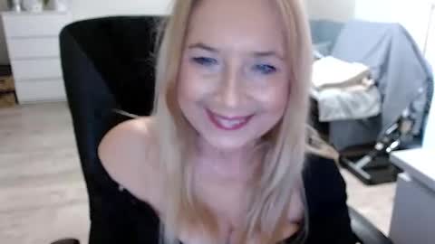 S O F I A online show from 12-10-24, 10:49