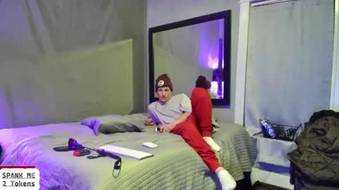 Snapshot of desiriabledesiri chatting on 12-22-24, 07:33 Ryley Rydes online show from 12-22-24, 07:33