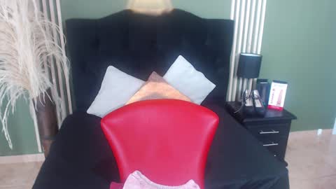 Snapshot of desiring__angel chatting on 02-01-25, 10:59 Desiring Angel online show from 02-01-25, 10:59