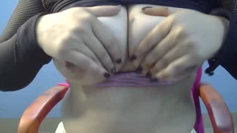 Snapshot of desirussian chatting on 01-10-26, 07:43 desirussian online show from 01-10-26, 07:43