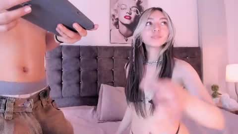 Snapshot of destello_xxx chatting on 06-12-26, 05:01 Destello online show from 06-12-26, 05:01