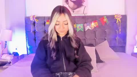 Snapshot of destello_xxx chatting on 07-05-26, 06:15 Destello online show from 07-05-26, 06:15