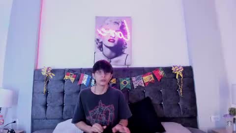 Snapshot of destello_xxx chatting on 07-10-26, 08:11 Destello online show from 07-10-26, 08:11