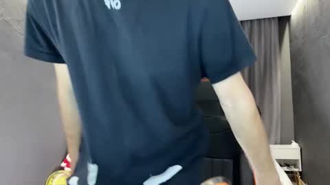 Snapshot of devilnut1 chatting on 11-23-25, 05:57 devilnut1 online show from 11-23-25, 05:57