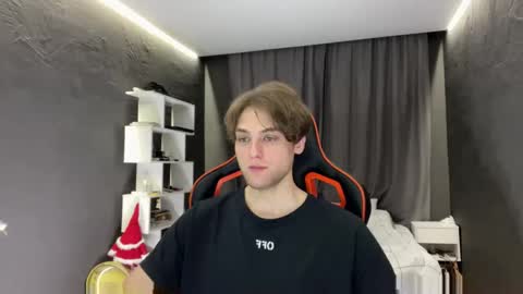 Snapshot of devilnut1 chatting on 11-25-25, 05:40 devilnut1 online show from 11-25-25, 05:40