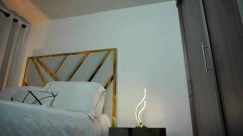 Devin Hunter online show from 02-06-25, 06:08