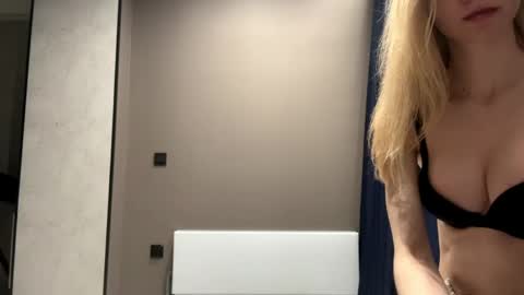 Snapshot of dewdropdoll chatting on 04-25-26, 01:41 dewdropdoll online show from 04-25-26, 01:41