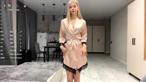 Snapshot of dewdropdoll chatting on 06-05-26, 04:13 dewdropdoll online show from 06-05-26, 04:13