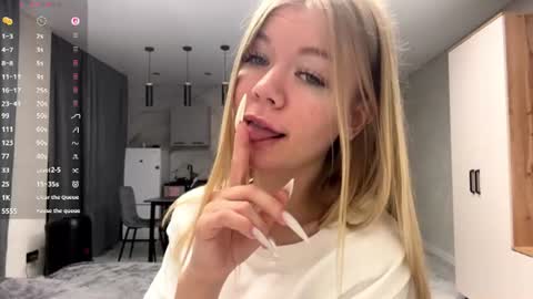 Snapshot of dewdropdoll chatting on 06-10-26, 07:02 dewdropdoll online show from 06-10-26, 07:02