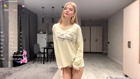 Snapshot of dewdropdoll chatting on 07-11-26, 07:27 dewdropdoll online show from 07-11-26, 07:27