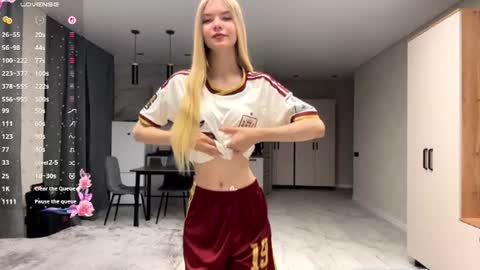 Snapshot of dewdropdoll chatting on 07-14-26, 07:30 dewdropdoll online show from 07-14-26, 07:30