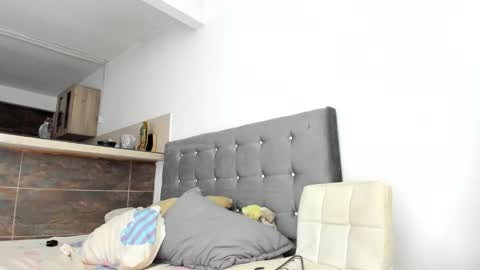 Snapshot of dewolk chatting on 01-05-26, 05:27 thumb up me please its important online show from 01-05-26, 05:27