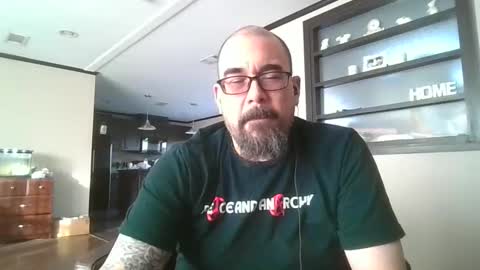 Snapshot of dexterbanana chatting on 01-05-25, 10:29 Mike Sounde online show from 01-05-25, 10:29