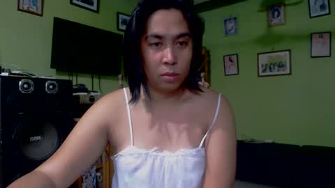 Dhalia lips online show from 12-15-25, 07:45