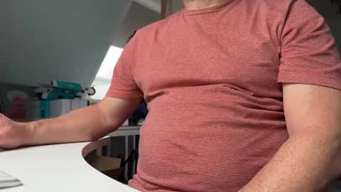 Snapshot of dhrobbert chatting on 01-18-25, 11:00 Robbert online show from 01-18-25, 11:00