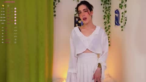 Snapshot of di_moon_ chatting on 12-18-25, 03:18 Diana online show from 12-18-25, 03:18