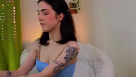 Snapshot of di_moon_ chatting on 12-19-25, 03:41 Diana online show from 12-19-25, 03:41