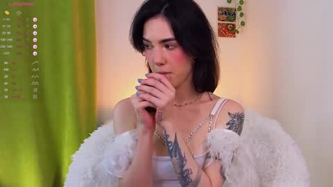 Snapshot of di_moon_ chatting on 12-21-25, 01:51 Diana online show from 12-21-25, 01:51