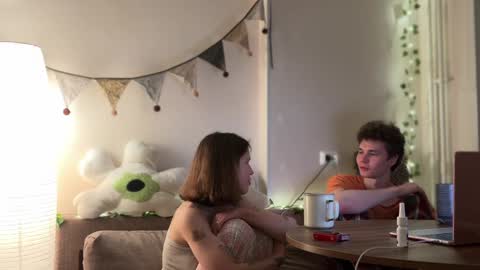 Snapshot of di_n_alex chatting on 01-04-25, 04:43 Di Alex online show from 01-04-25, 04:43