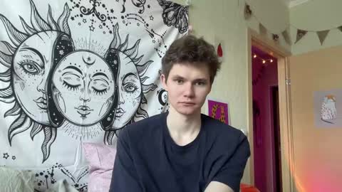 Snapshot of di_n_alex chatting on 01-05-25, 10:32 Di Alex online show from 01-05-25, 10:32