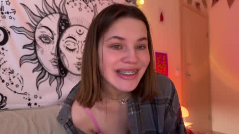 Snapshot of di_n_alex chatting on 01-10-25, 01:20 Di Alex online show from 01-10-25, 01:20