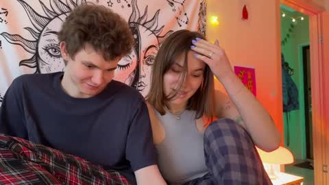 Snapshot of di_n_alex chatting on 01-16-25, 12:31 Di Alex online show from 01-16-25, 12:31