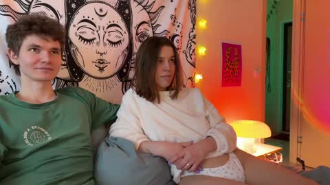 Snapshot of di_n_alex chatting on 01-17-25, 12:52 Di Alex online show from 01-17-25, 12:52