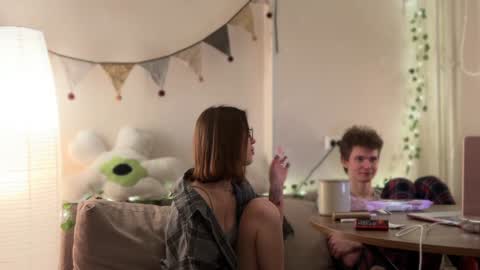 Snapshot of di_n_alex chatting on 01-18-25, 03:59 Di Alex online show from 01-18-25, 03:59