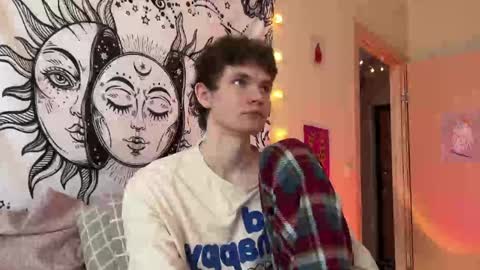 Snapshot of di_n_alex chatting on 01-24-25, 10:32 Di Alex online show from 01-24-25, 10:32