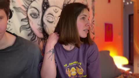 Snapshot of di_n_alex chatting on 01-25-25, 04:35 Di Alex online show from 01-25-25, 04:35