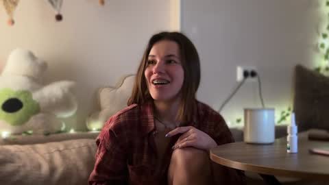 Snapshot of di_n_alex chatting on 02-06-25, 04:47 Di Alex online show from 02-06-25, 04:47