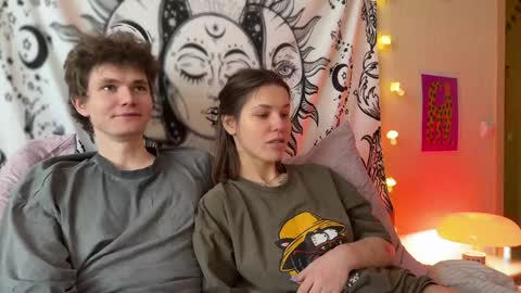 Snapshot of di_n_alex chatting on 02-07-25, 01:43 Di Alex online show from 02-07-25, 01:43