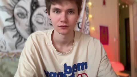 Snapshot of di_n_alex chatting on 02-08-25, 12:28 Di Alex online show from 02-08-25, 12:28