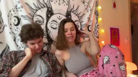 Snapshot of di_n_alex chatting on 02-12-25, 01:16 Di Alex online show from 02-12-25, 01:16