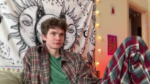 Snapshot of di_n_alex chatting on 02-13-25, 10:34 Di Alex online show from 02-13-25, 10:34